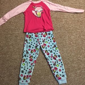 This is a set of size 7/8 pajamas.